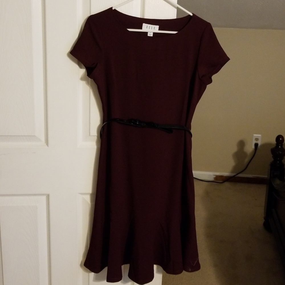 Elle dress maroon